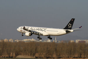 date：2010-02-03;
location：Beijing Capital Intl Airport - ZBAA;
airline：Thai Airways - THA;
registration：HS-TEL;
aircraft：A330-300;
remark：Star Alliance Livery