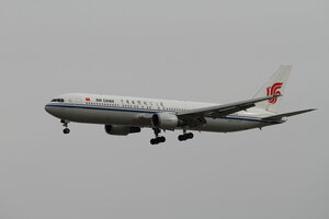 date：2010-02-10;
location：Beijing Capital Intl Airport - ZBAA;
airline：Air China - CCA;
registration：B-2499;
aircraft：B767-300ER