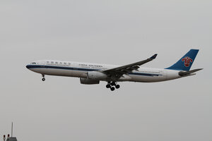 date：2010-02-10;
location：Beijing Capital Intl Airport - ZBAA;
airline：China Southern Airlines - CSN;
registration：B-6501;
aircraft：A330-300
