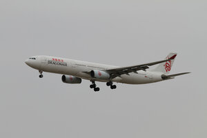 date：2010-02-10;
location：Beijing Capital Intl Airport - ZBAA;
airline：Dragonair - HDA;
registration：B-HYF;
aircraft：A330-300