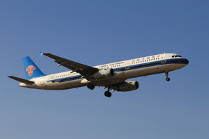 date：2010-02-19;
location：Beijing Capital Intl Airport - ZBAA;
airline：China Southern Airlines - CSN;
registration：B-6307;
aircraft：A321-200
