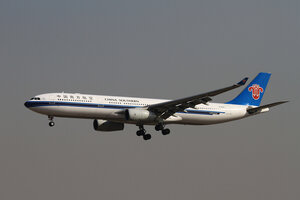 date：2010-02-19;
location：Beijing Capital Intl Airport - ZBAA;
airline：China Southern Airlines - CSN;
registration：B-6500;
aircraft：A330-200