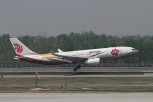 date：2010-05-01;
location：Beijing Capital Intl Airport - ZBAA;
airline：Air China - CCA;
registration：B-6075;
aircraft：A330-200;
remark：Gold Livery(紫金号)
