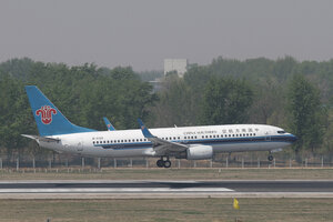 date：2010-05-01;
location：Beijing Capital Intl Airport - ZBAA;
airline：China Southern Airlines - CSN;
registration：B-5125;
aircraft：B737-800