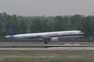 date：2010-05-01;
location：Beijing Capital Intl Airport - ZBAA;
airline：China Southern Airlines - CSN;
registration：B-6579;
aircraft：A321-200