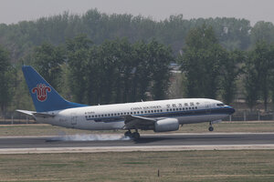 date：2010-05-01;
location：Beijing Capital Intl Airport - ZBAA;
airline：China Southern Airlines - CSN;
registration：B-5250;
aircraft：B737-700