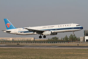 date：2010-05-01;
location：Beijing Capital Intl Airport - ZBAA;
airline：China Southern Airlines - CSN;
registration：B-6317;
aircraft：A321-200