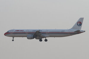 date：2010-12-11;
location：Beijing Capital Intl Airport - ZBAA;
airline：China Eastern Airlines - CES;
registration：B-6366;
aircraft：A321-200