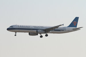 date：2010-12-11;
location：Beijing Capital Intl Airport - ZBAA;
airline：China Southern Airlines - CSN;
registration：B-2280;
aircraft：A321-200