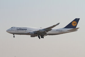 date：2010-12-11;
location：Beijing Capital Intl Airport - ZBAA;
airline：Lufthansa - DLH;
registration：D-ABVO;
aircraft：B747-400