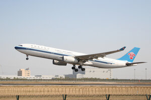 date：2011-10-06;
location：Beijing Capital Intl Airport - ZBAA;
airline：China Southern Airlines - CSN;
registration：B-6098;
aircraft：A330-300