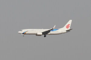 date：2012-04-08;
location：Beijing Capital Intl Airport - ZBAA;
airline：Dalian Airlines - CCD;
registration：B-5553;
aircraft：B737-800