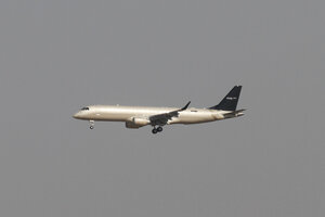 date：2012-04-08;
location：Beijing Capital Intl Airport - ZBAA;
airline：Embraer - EMB;
registration：PT-TLS;
aircraft：ERJ-190-100ECJ