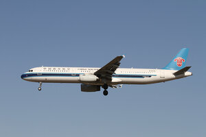 date：2012-04-08;
location：Beijing Capital Intl Airport - ZBAA;
airline：China Southern Airlines - CSN;
registration：B-6578;
aircraft：A321-200