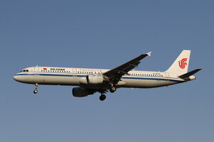 date：2012-04-08;
location：Beijing Capital Intl Airport - ZBAA;
airline：Air China - CCA;
registration：B-6555;
aircraft：A321-200