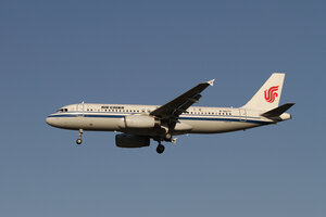 date：2012-04-08;
location：Beijing Capital Intl Airport - ZBAA;
airline：Air China - CCA;
registration：B-6667;
aircraft：A320-200