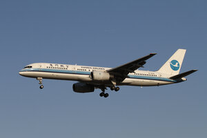 date：2012-04-08;
location：Beijing Capital Intl Airport - ZBAA;
airline：Xiamen Airlines - CXA;
registration：B-2866;
aircraft：B757-200