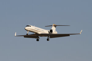 date：2012-04-08;
location：Beijing Capital Intl Airport - ZBAA;
airline：Emperor Express - EMM;
registration：B-8156;
aircraft：Gulfstream G550