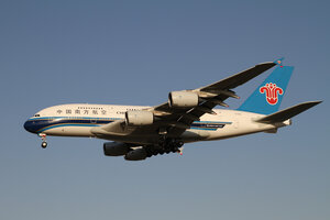 date：2012-04-08;
location：Beijing Capital Intl Airport - ZBAA;
airline：China Southern Airlines - CSN;
registration：B-6136;
aircraft：A380-800