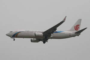 date：2012-08-11;
location：Beijing Capital Intl Airport - ZBAA;
airline：Dalian Airlines - CCD;
registration：B-5553;
aircraft：B737-800