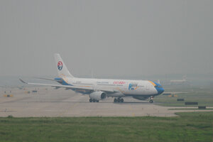 date：2012-08-11;
location：Beijing Capital Intl Airport - ZBAA;
airline：China Eastern Airlines - CES;
registration：B-6125;
aircraft：A330-300;
remark：Xinhua News Livery(新华网号)