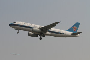 date：2012-10-20;
location：Beijing Capital Intl Airport - ZBAA;
airline：China Southern Airlines - CSN;
registration：B-6812;
aircraft：A320-200