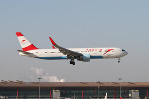 date：2013-01-03;
location：Beijing Capital Intl Airport - ZBAA;
airline：Austrian Airlines - AUA;
registration：OE-LAW;
aircraft：B767-300ER