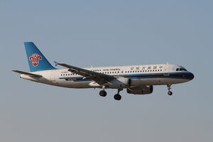 date：2013-01-03;
location：Beijing Capital Intl Airport - ZBAA;
airline：China Southern Airlines - CSN;
registration：B-6897;
aircraft：A320-200