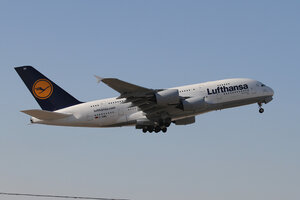 date：2013-01-03;
location：Beijing Capital Intl Airport - ZBAA;
airline：Lufthansa - DLH;
registration：D-AIMG;
aircraft：A380-800