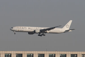 date：2013-01-03;
location：Beijing Capital Intl Airport - ZBAA;
airline：Singapore Airlines - SIA;
registration：9V-SWJ;
aircraft：B777-300ER;
remark：Star Alliance Livery