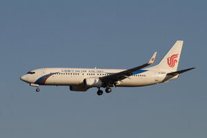date：2013-01-03;
location：Beijing Capital Intl Airport - ZBAA;
airline：Dalian Airlines - CCD;
registration：B-5639;
aircraft：B737-800