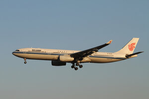 date：2013-01-03;
location：Beijing Capital Intl Airport - ZBAA;
airline：Air China - CCA;
registration：B-6525;
aircraft：A330-300