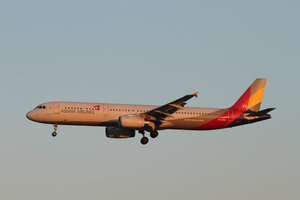 date：2013-01-03;
location：Beijing Capital Intl Airport - ZBAA;
airline：Asiana Airlines - AAR;
registration：HL8256;
aircraft：A321-200
