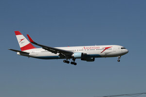 date：2015-09-12;
location：Beijing Capital Intl Airport - ZBAA;
airline：Austrian Airlines - AUA;
registration：OE-LAT;
aircraft：B767-300ER