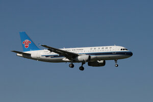 date：2015-09-12;
location：Beijing Capital Intl Airport - ZBAA;
airline：China Southern Airlines - CSN;
registration：B-6655;
aircraft：A320-200