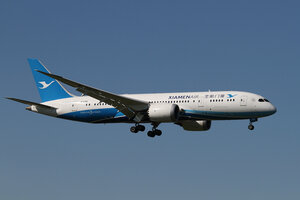 date：2015-09-12;
location：Beijing Capital Intl Airport - ZBAA;
airline：Xiamen Airlines - CXA;
registration：B-2768;
aircraft：B787-8