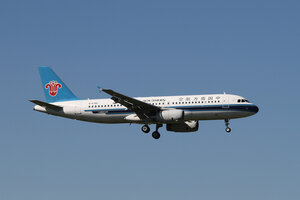 date：2015-09-12;
location：Beijing Capital Intl Airport - ZBAA;
airline：China Southern Airlines - CSN;
registration：B-6766;
aircraft：A320-200
