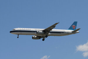 date：2015-09-12;
location：Beijing Capital Intl Airport - ZBAA;
airline：China Southern Airlines - CSN;
registration：B-6630;
aircraft：A321-200
