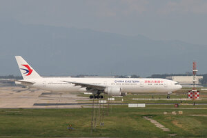 date：2021-08-29;
location：Beijing Capital Intl Airport - ZBAA;
airline：China Eastern Airlines - CES;
registration：B-7883;
aircraft：B777-300ER