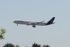 date：2021-09-17;
location：Beijing Capital Intl Airport - ZBAA;
airline：Lufthansa - DLH;
registration：D-AIGY;
aircraft：A340-300
