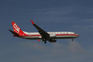 date：2021-09-27;
location：Beijing Daxing Intl Airport - ZBAD;
airline：China United Airlines - CUA;
registration：B-7562;
aircraft：B737-800