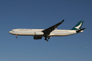 date：2021-11-10;
location：Beijing Capital Intl Airport - ZBAA;
airline：Cathay Pacific - CPA;
registration：B-LAX;
aircraft：A330-300