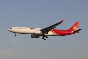 date：2021-11-25;
location：Beijing Capital Intl Airport - ZBAA;
airline：Shenzhen Airlines - CSZ;
registration：B-1072;
aircraft：A330-300