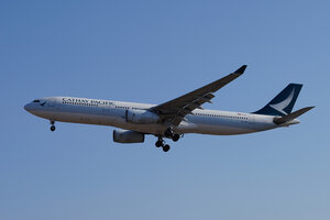 date：2022-01-06;
location：Beijing Capital Intl Airport - ZBAA;
airline：Cathay Pacific - CPA;
registration：B-LBC;
aircraft：A330-300