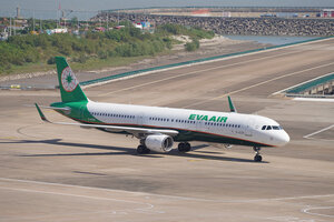 date：2023-11-20;
location：Macau Intl Airport - VMMC;
airline：EVA Air - EVA;
registration：B-16215;
aircraft：A321-200