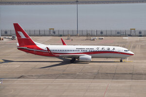 date：2023-11-20;
location：Macau Intl Airport - VMMC;
airline：Shanghai Airlines - CSH;
registration：B-1452;
aircraft：B737-800