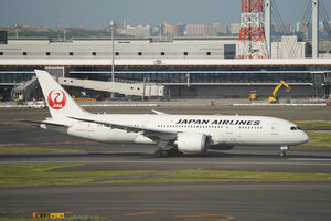 date：2026-05-11;
location：Tokyo Haneda Intl Airport - RJTT;
airline：Japan Airlines - JAL;
registration：JA883J;
aircraft：B787-8