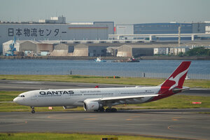 date：2026-05-12;
location：Tokyo Haneda Intl Airport - RJTT;
airline：Qantas - QFA;
registration：VH-QPI;
aircraft：A330-300