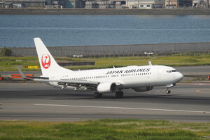 date：2026-05-12;
location：Tokyo Haneda Intl Airport - RJTT;
airline：Japan Airlines - JAL;
registration：JA318J;
aircraft：B737-800