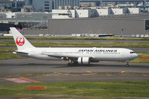 date：2026-05-12;
location：Tokyo Haneda Intl Airport - RJTT;
airline：Japan Airlines - JAL;
registration：JA658J;
aircraft：B767-300ER